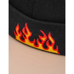 قبعة دوكر مطرزة باللهب للرجال
