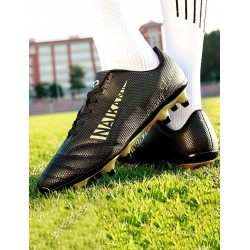 أحذية كرة القدم بتفاصيل عبارة للرجال